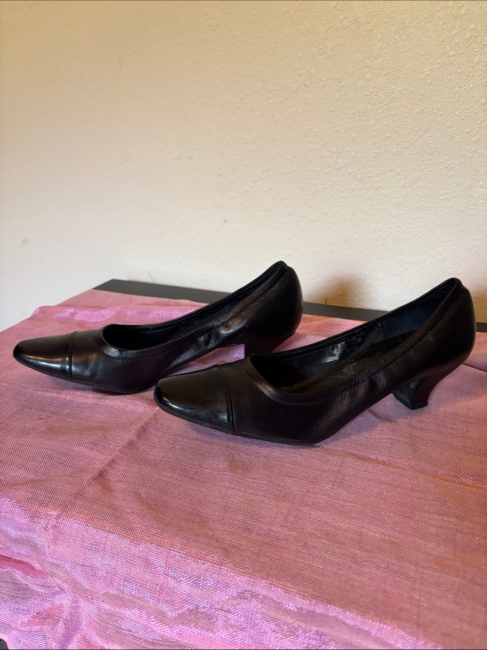 Van Eli Black Leather Cap Toe Kitten Heel Pumps Size 6.5 Classic Work Pump